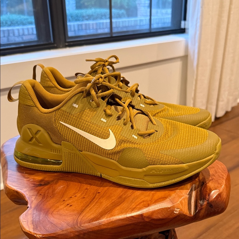Nike Men's Mustard Athletic Shoes